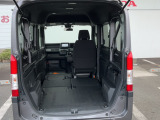1名乗車時の荷室です。たっぷりと室内収納出来ます