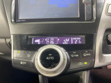 【オートエアコン】一度お好みの温度に設定すれば、車内の温度を検知し風量や温度を自動で調整。暑い&hellip;寒い&hellip;と何度もスイッチ操作をする必要はありません。快適な車内空間には必須の機能ですね♪