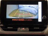 車両を上から見たような映像を映し出すパノラミックビューモニター付きです。