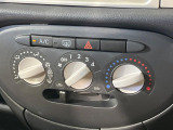 寒い冬も暑い夏も全席に快適な空調を届けてくれる、ダイヤル式エアコンを装備♪