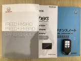スマートキーは鍵をバッグに入れたままでもドアロックの開閉やエンジンのON・OFFができます。夜間や雨の日も鍵を探さなくて良いので便利です。