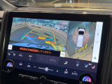 【パノラミックビューモニター】専用のカメラにより、上から見下ろしたような視点で360度クルマの周囲を確認することができます☆死角部分も確認しやすく、狭い場所での切り返しや駐車もスムーズに行えます。