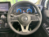 インテリアに合わせたデザインのステアリングは、運転される方のことも考え、運転しやすい形状、大きさです。是非一度、実際に触ってお確かめください。