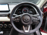 運転席にお座りになった際のイメージです。視界やシートの座り心地にポジション、各装備へのアクセスのしやすさ等、実際に触れてお確かめください。