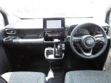【運転席・インパネまわり】 ハンドル・シート・フロアーなど隅々までプロによるクリーニング済み☆彡キレイな車内でドライブが一層快適にお楽しみいただけます!!