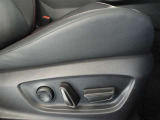 パワーシート搭載。微妙な調整が手軽にでき、ピッタリのポジションで運転することが可能です。