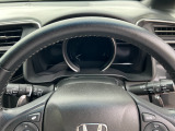 運転席の手元でシフトアップシフトダウンの操作が可能なパドルシフトを装備しています♪