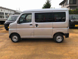 納車前にはプロのメカニックが点検、整備を行いますので安心してお乗り頂けます。