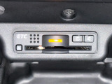 有料道路のレーン通過に便利なETC車載器を装着しています。ご利用にはセットアップが必要となります。