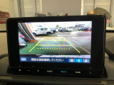 【バックカメラ】駐車時に安心のバックカメラが装備されています!