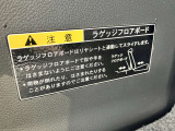 各部署が整備、試乗、クリーニング、磨き等、細部にわたりチェックしています。
