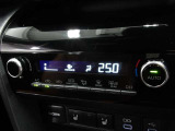 車内の温度管理に便利なオートエアコン☆