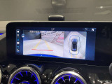【360℃カメラシステム】自車を上方から見下ろしているかのような仮想映像がディスプレイに映しだされます。全周囲の画像が映し出されるので、細い道への進入時や、狭い場所での駐車時に役立ちます☆
