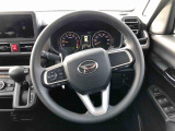 運転中も見やすいセンターメーター。