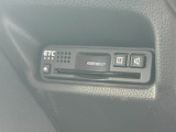 【ETC車載器】がついておりますので高速道路などの有料道路の料金所を停止することなく通過できます。当店でセットアップも可能ですのでご納車当日よりご利用いただけます。