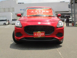 凛としたフェイスが魅力のフロントデザイン!白い光・ハイレスポンス、低燃費の【LEDヘッドランプ】!