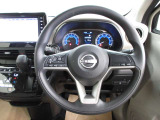 運転が楽しくなる明るく開放的な運転席まわりです。
