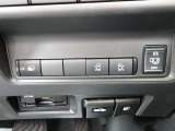 ハンズフリーオートスライドドアで足をかざすだけで開閉可能です