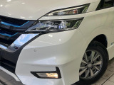 【LEDヘッドライト】悪天候や夜間走行時も良好な視界を確保し安心して運転できる高輝度LEDヘッドライトを装備!点灯速度が早く、消費電力も抑えられています。