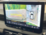 【パノラミックビューモニター】専用のカメラにより、上から見下ろしたような視点で360度クルマの周囲を確認することができます☆縦列駐車や幅寄せ時に活躍してくれます♪