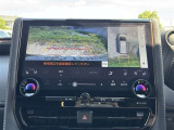 駐車場や交差点で周囲の安全確認をサポートする「パノラミックビューモニター」を搭載。
