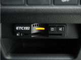 ◆ETC2.0装着◆進化したドライブ体験。料金収受システムだけだったETCが生まれ変わって、高速道路を賢く使うETC2.0に進化しました。多彩な情報サービスが便利で快適なドライブ体験を提供します。