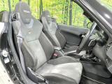 運転席シート廻りは使用感も少なく、良好な状態となっています。前オーナー様が丁寧に使っていたことがよくわかりますね。