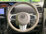 インテリアに合わせたデザインのステアリングは、運転される方のことも考え、運転しやすい形状、大きさです。是非一度、実際に触ってお確かめください。