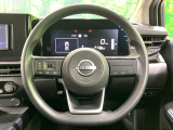 インテリアに合わせたデザインのステアリングは、運転される方のことも考え、運転しやすい形状、大きさです。是非一度、実際に触ってお確かめください。
