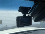 【ドライブレコーダー】映像・音声などの運転中の記録を残します。事故などを起こした起こされた時の証拠になりえますので、もしも時でも安心ですね。