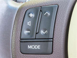 運転中、オーディオの操作をしてて、ハッとしたことはありませんか?ステアリングスイッチは、運転中でもハンドルでオーディオの操作が可能です。安全なドライブをサポートします。