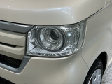 LEDヘッドライトは、点灯の瞬間から最大光量を発揮し、突然暗くなるトンネルなどでの安定感を高めます。
