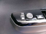ドアミラーの鏡面の調節、格納は運転席からすべて操作できます!
