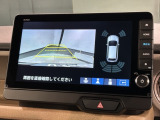リバースギアに入れるだけで後方の表示へ切り替わります。夜間や雨の日の駐車も楽になりますよ。