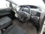 シンプルで使いやすいデザインの運転席です。
