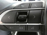 【ステアリングスイッチ】ステアリングから手を伸ばさなくても簡単にオーディオコントロールできますので、安全ですね。