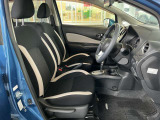 運転のしやすさや、乗り降りにも配慮した運転席