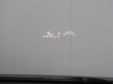 カラーヘッドアップディスプレイ付き。少ない視線移動で情報を確認できるので、運転の疲労軽減に繋がりますよ♪