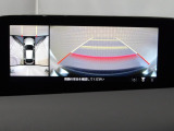 狭い場所での駐車やすれ違いなどでより的確な運転操作に役立つ360&deg;ビューモニターが装備されています。
