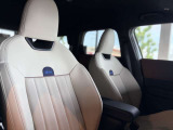 MINIのスポーツシートは体を包み込む設計になっていますので、長距離ドライブでも疲れにくくなっています!