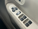 パワーウィンドウのスイッチですよ。 運転席に居ながら窓を開け閉めのコントロールできますよ。