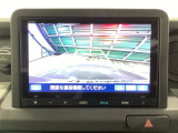 バックモニター付きで、車庫入れやバック時の後方確認をサポート。