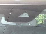 【スマートブレーキサポート】走行中に前方の車両等を認識し、衝突しそうな時は警報とブレーキで衝突回避と被害軽減をアシスト。より安全にドライブをお楽しみいただけます。