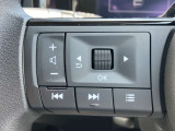 ステアリングスイッチ付。ハンドルから手を離さずにオーディオ操作が出来て安全です。