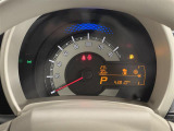 【メーターまわり】ドライバーから見やすい位置にあって安全運転に寄与します。メーターも見やすくてシンプルなデザインになっております。