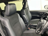 しっかりとしていて上質な座り心地のシートです。 座り心地も良くて長時間の運転も快適ですよ。 肌触りの良いシートが評判です。