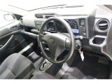 運転席から見たインパネ周りです。シートからはメーターはもちろん、広く周りを見渡せるフロントウィンド&インパネはリラックスして運転に集中することが出来ます!