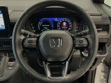 運転にかかわる様々な操作を安全に行えるように視点移動が少なく操作性に配慮されたスイッチ類が凝縮されたコクピットです。