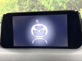 【マツダコネクトナビ】車内の雰囲気にマッチした一体型タイプのナビ。各種車輌設定やBluetooth再生等、様々な機能が楽しめます。直感的なダイヤル操作が可能で、使い勝手も良好です。