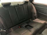 ご納車前に、リア3面にプライバシーフィルムの施行も可能です。荷物の盗難防止、UVカット等の効果があります。プロが選ぶ高耐久、高品質なフィルムは種類も豊富で仕上がりも非常に綺麗です。